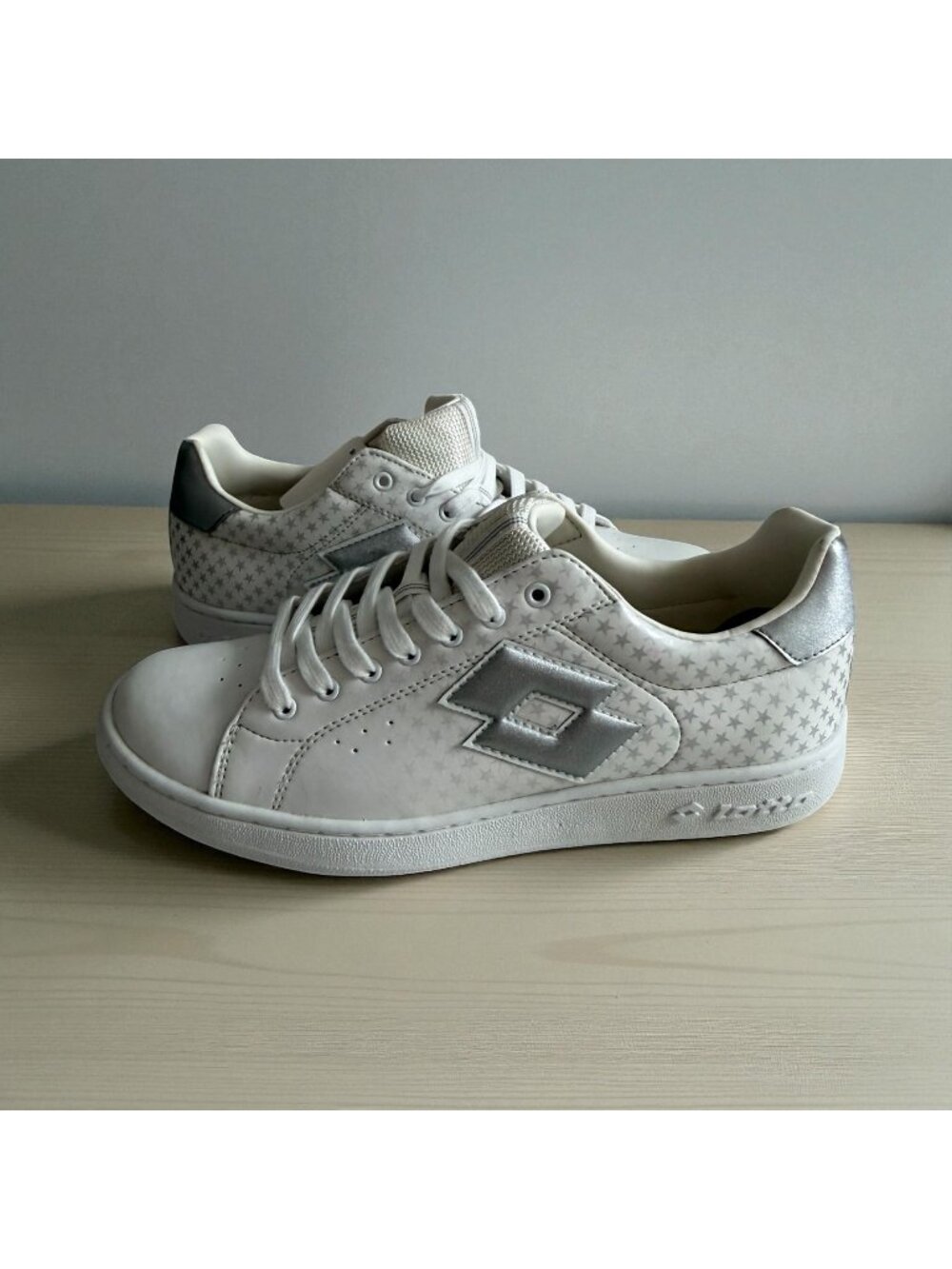 LOTTO Women's Lucky Star White Silver Leather Sneakers Trainers Sz 8.5 NEW NWOB